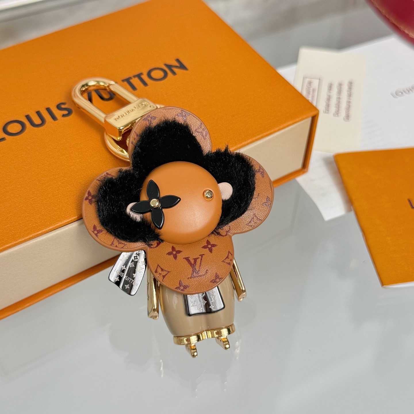 Louis Vuitton Vivienne Ski Bag Charm And Key Holder   M02137 - DesignerGu