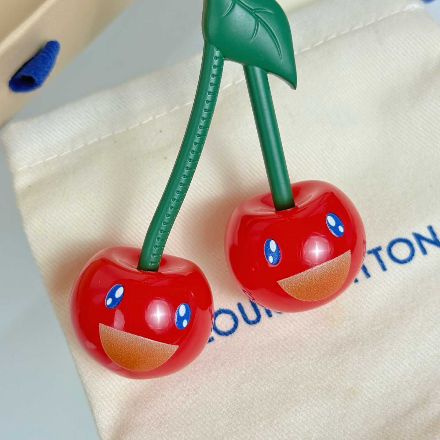 Louis Vuitton LV x TM Cerise Bag Charm   M02476 - DesignerGu