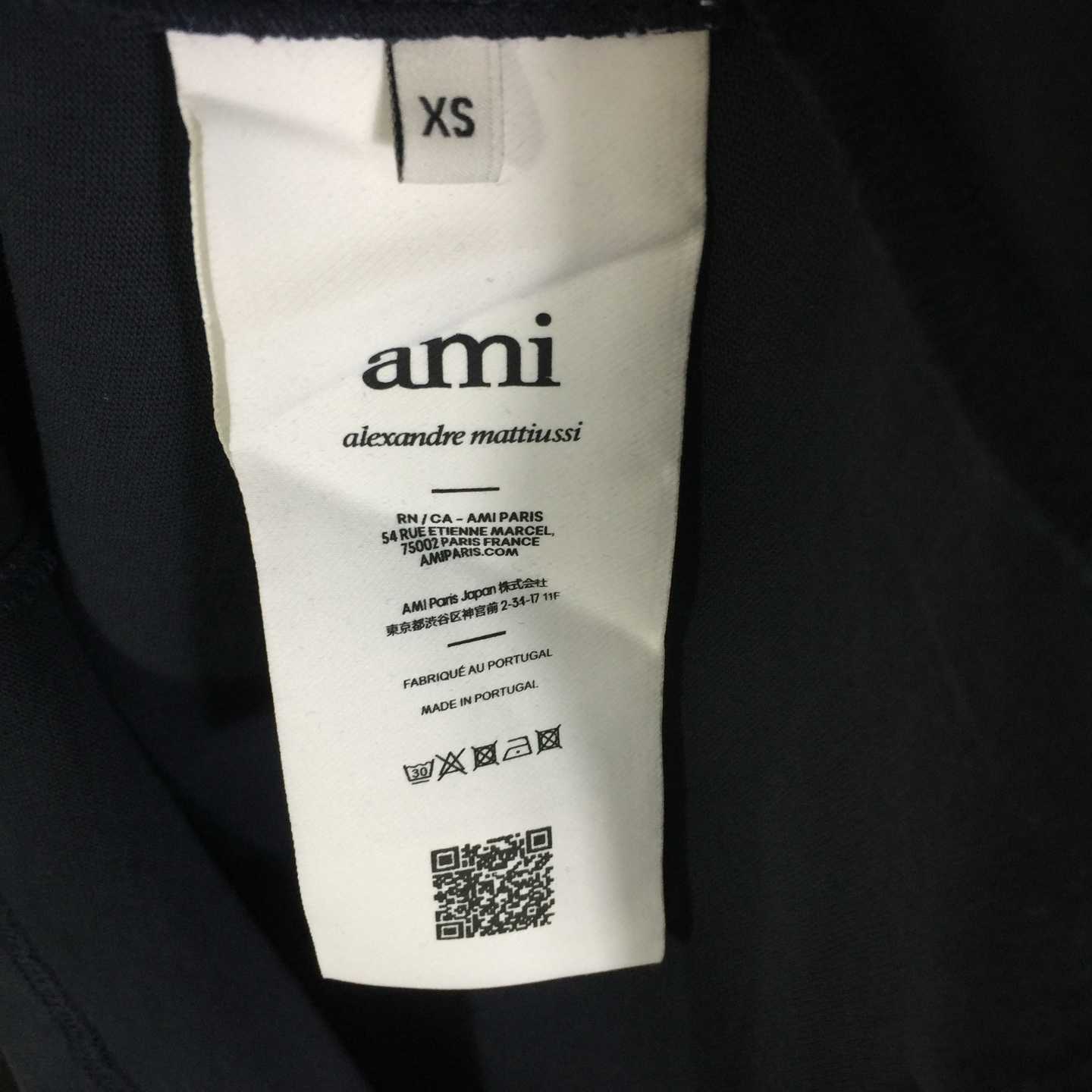 AMI Paris T-Shirt In Dark Blue - DesignerGu