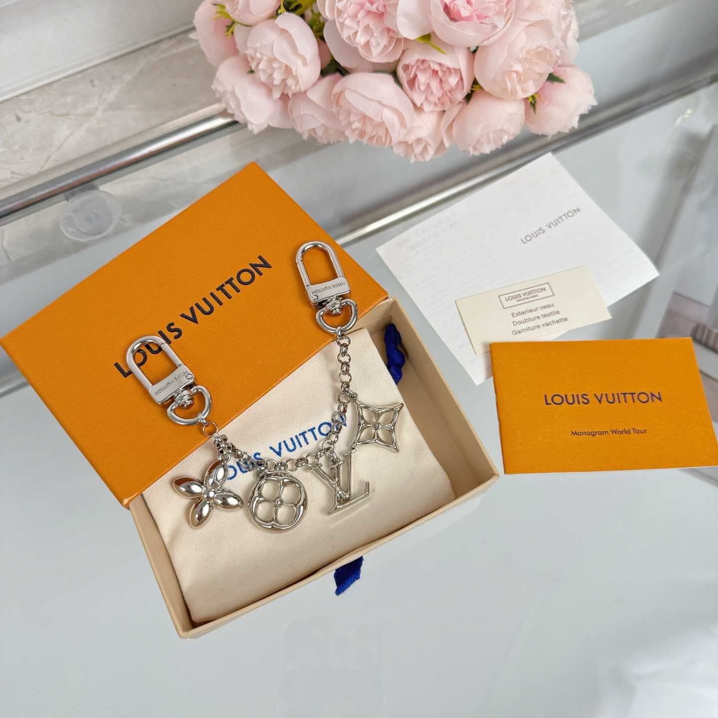 Louis Vuitton LV Iconic Bag Charm   M02453 - DesignerGu