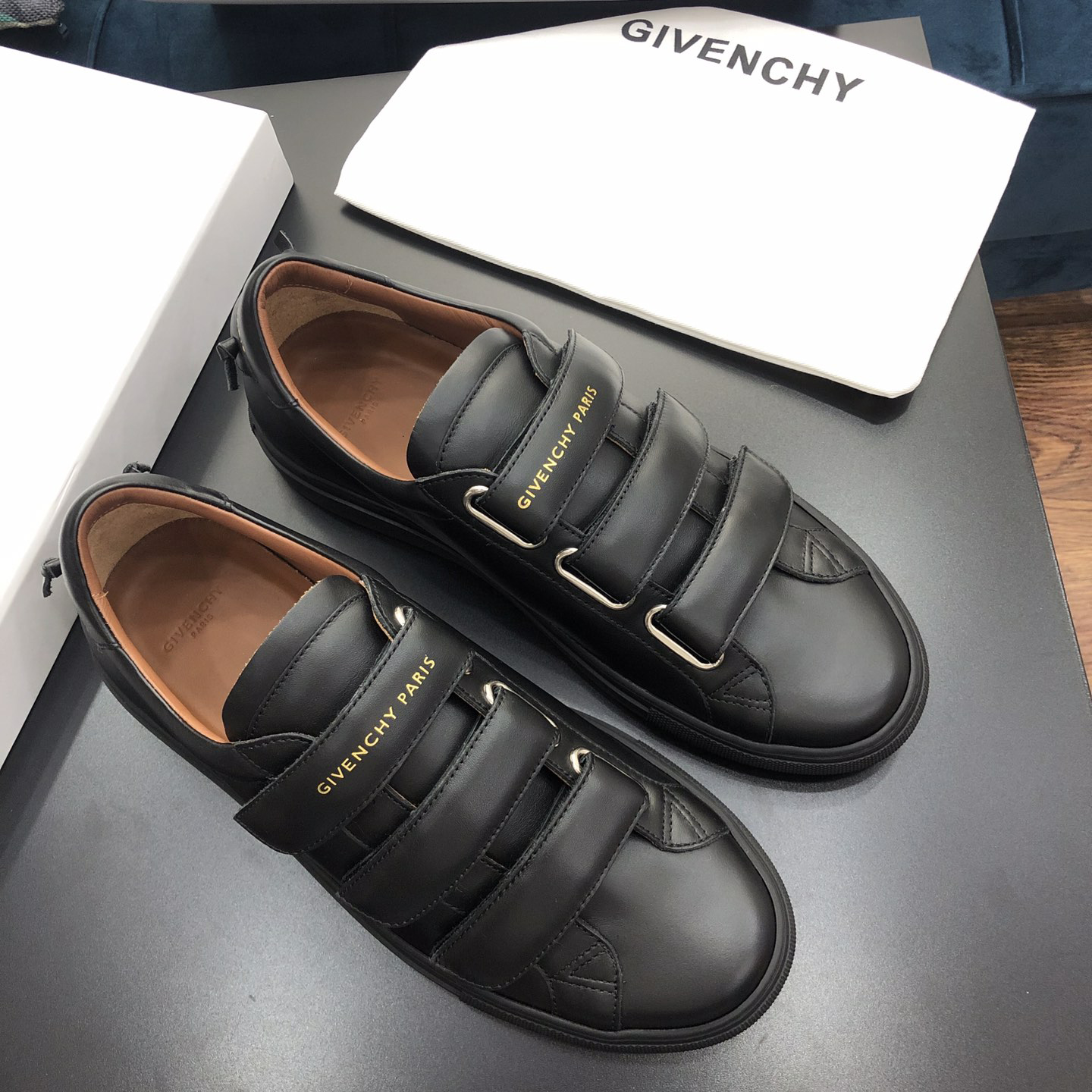 Givenchy Urban Leather Sneakers - DesignerGu