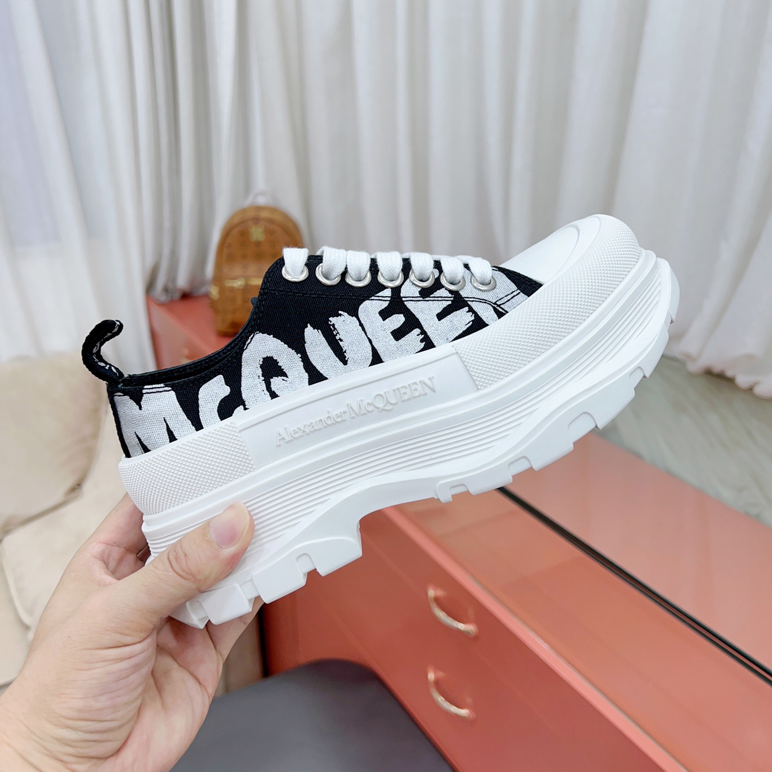 Alexander Mqueen Tread Slick Lace-up In Black - DesignerGu