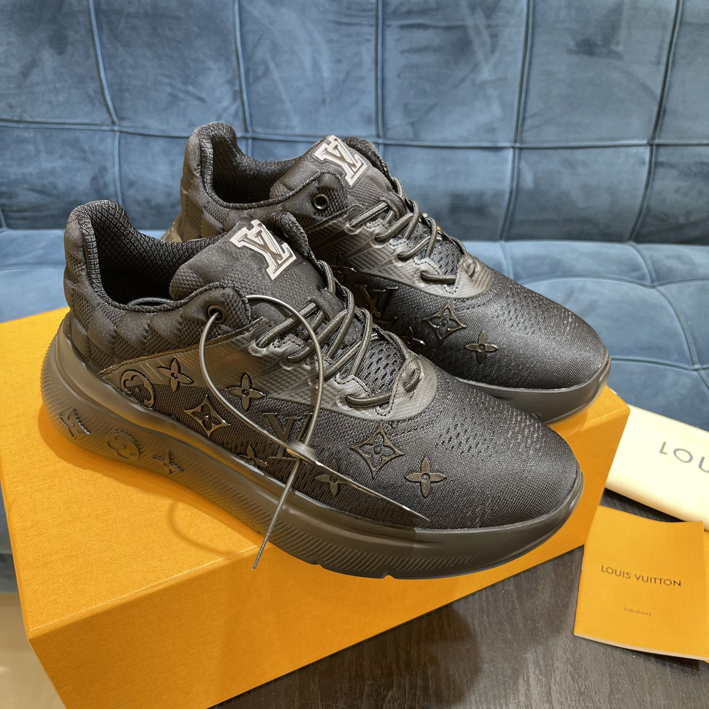 Louis Vuitton Show Up Sneaker    1A9JRJ - DesignerGu