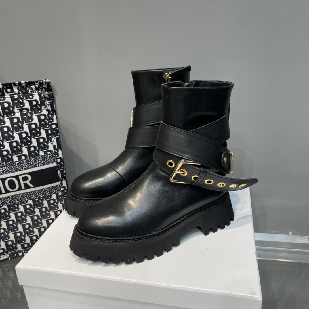 Moschino Ankle Boots - DesignerGu