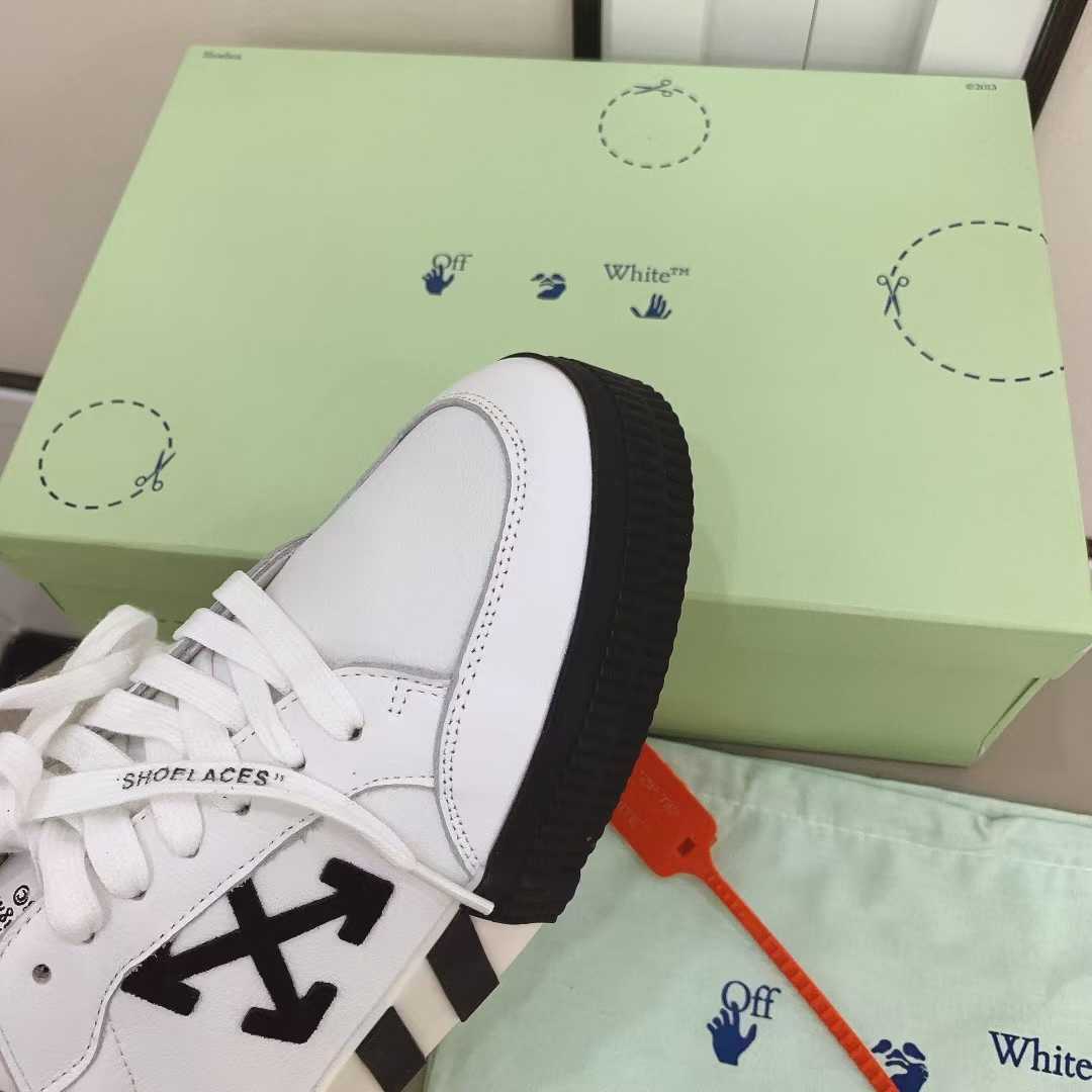 Off White Canvas Vulcanized Low Sneakers - 