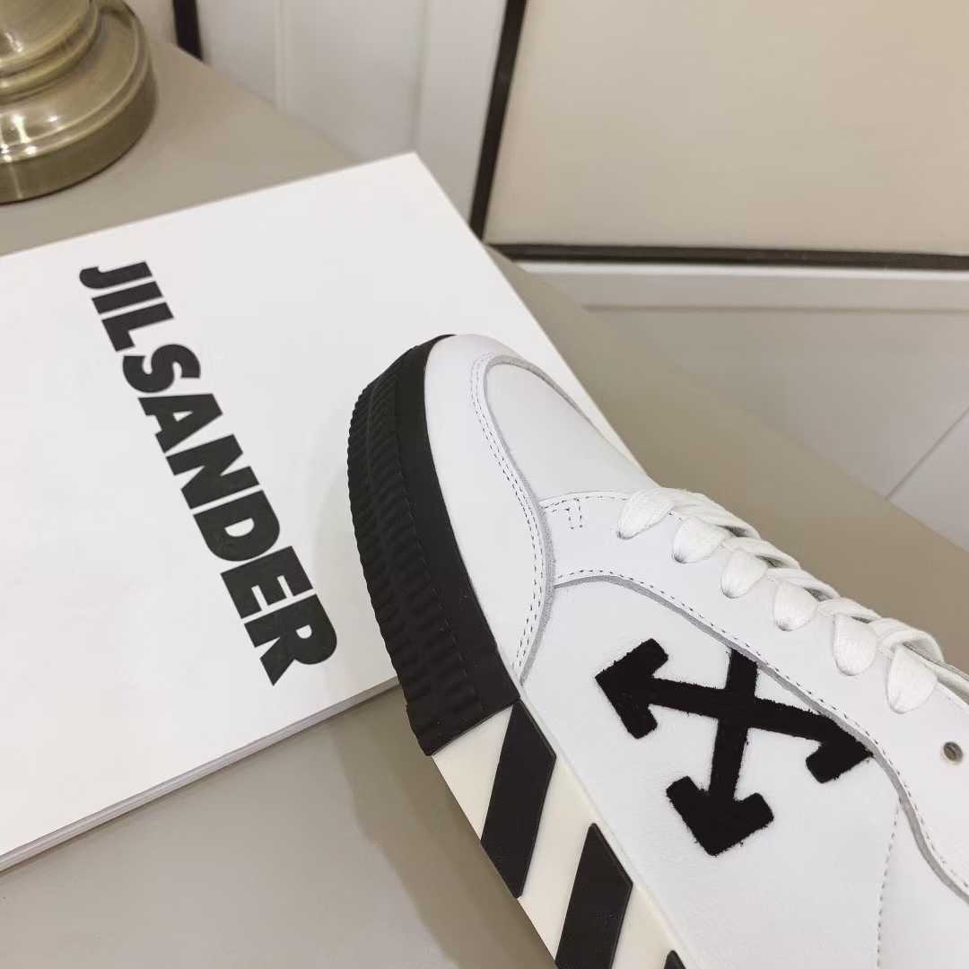 Off White Canvas Vulcanized Low Sneakers - 
