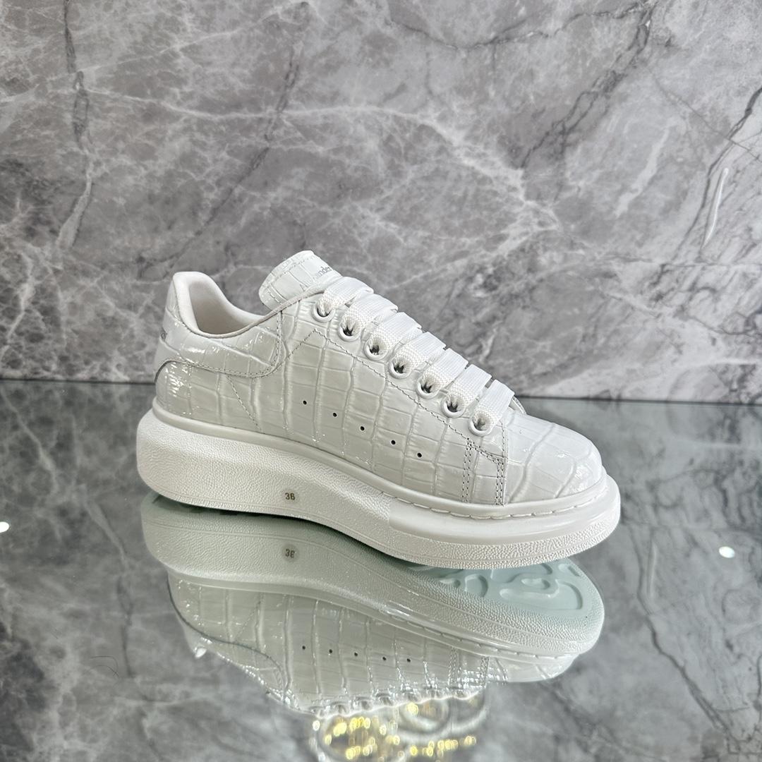 Alexander Mqueen Oversized Low-Top Sneakers - DesignerGu