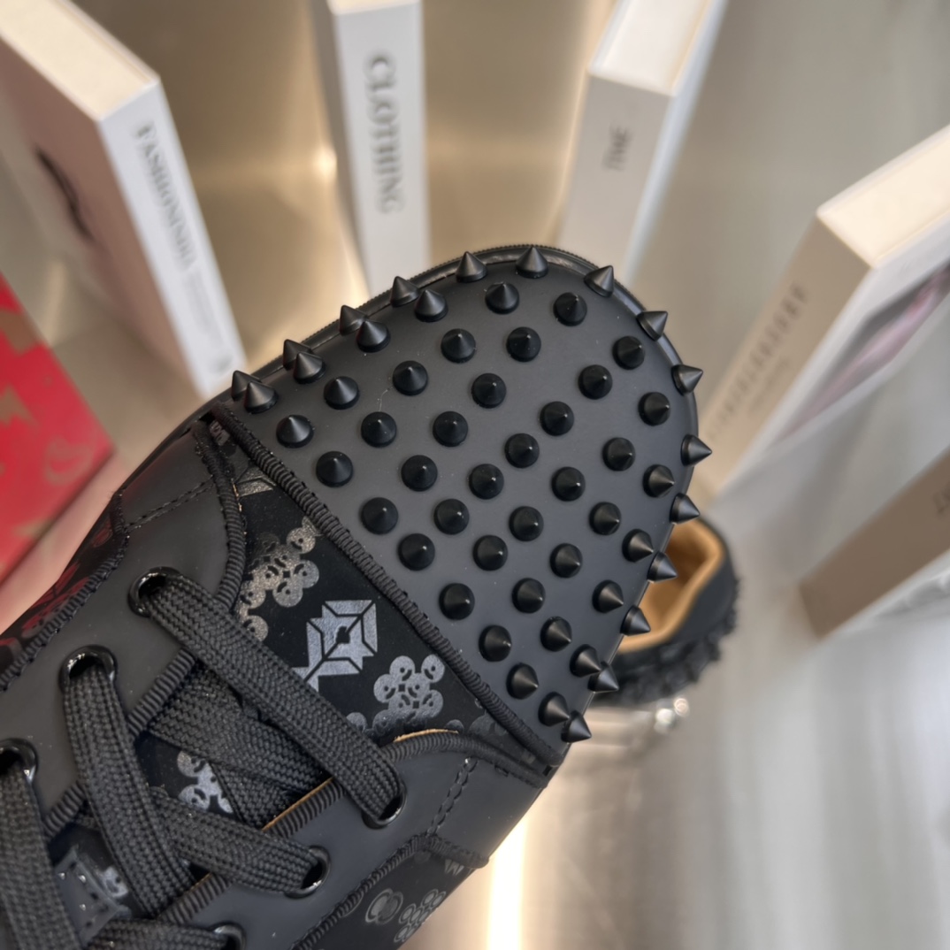 Christian Louboutin Low-Top Sneaker - DesignerGu