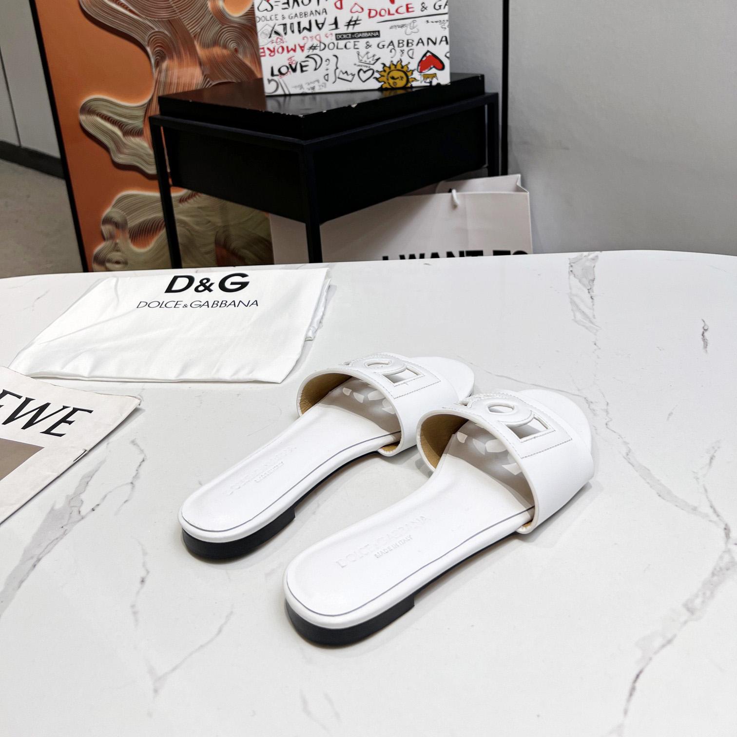 Dolce & Gabbana Calfskin Slides With DG Logo - 