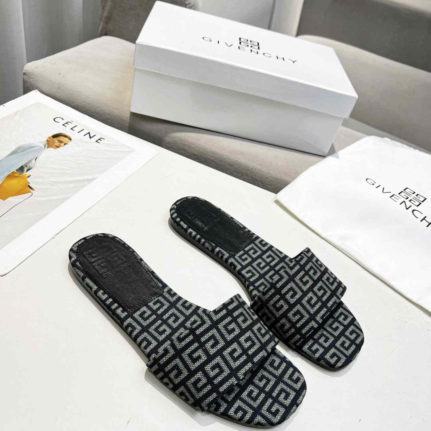 Givenchy 4G Flat Mule Sandals - DesignerGu