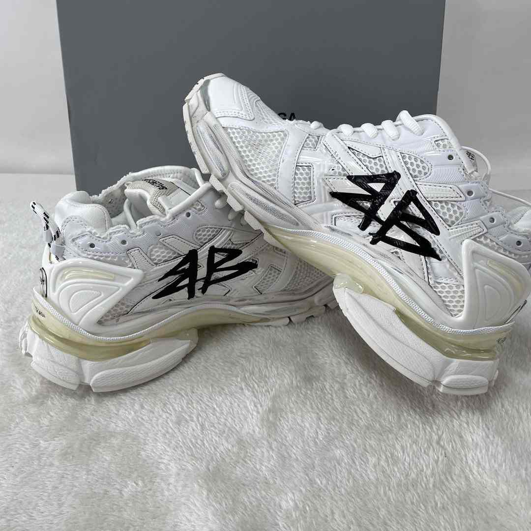 Balenciaga Runner Graffiti Sneaker In White - 