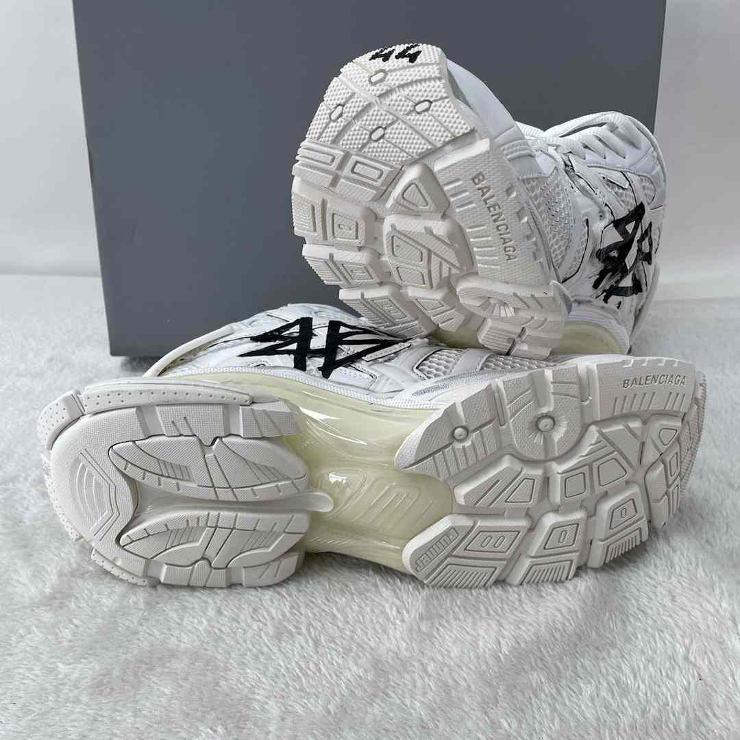 Balenciaga Runner Graffiti Sneaker In White - 