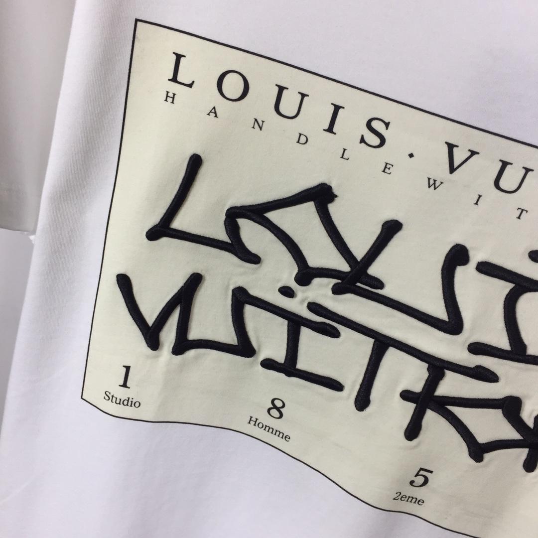 Louis Vuitton Signature Print T-Shirt - Ready-to-Wear 1AAGMD