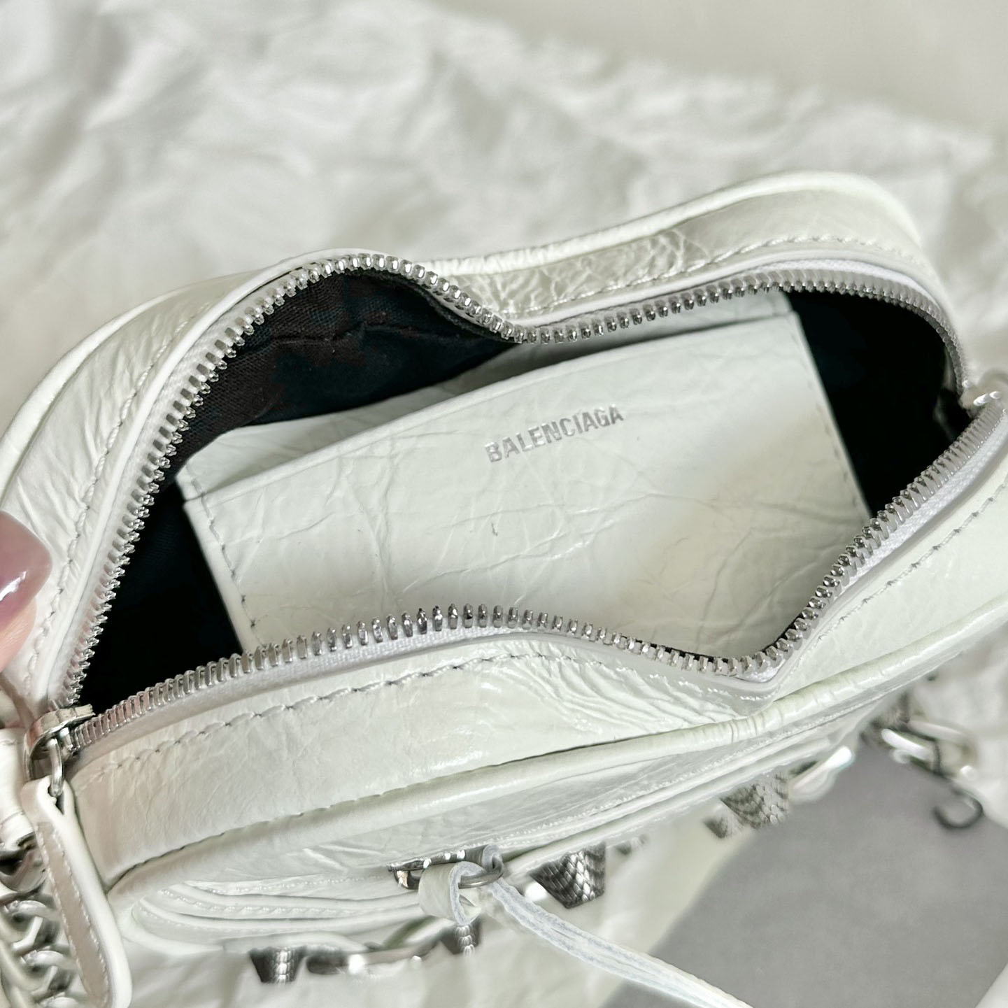 Balenciaga Le Cagole Heart Mini Bag In Optic White (16-12.7-4.5cm) - 