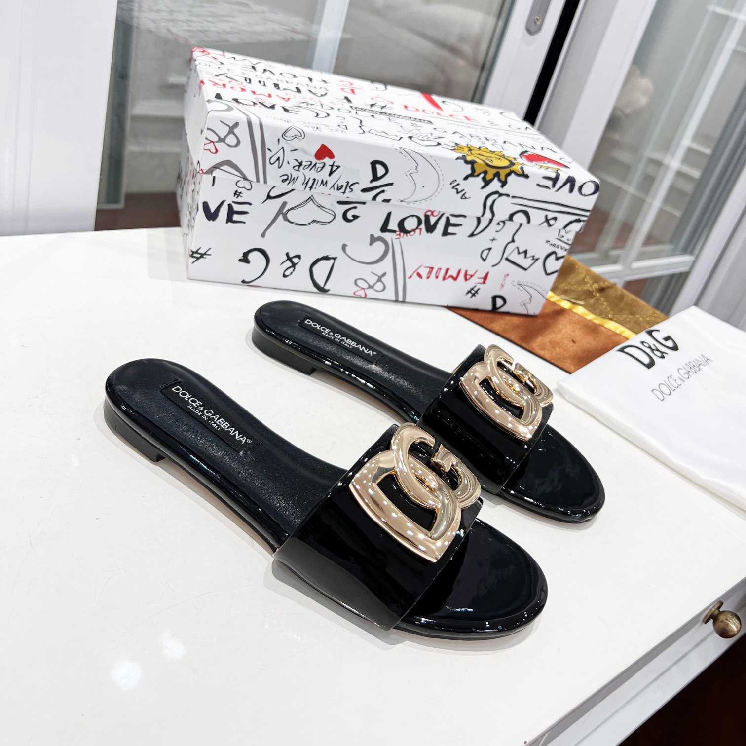 Dolce & Gabbana Polished Calfskin Sliders With DG Logo - DesignerGu