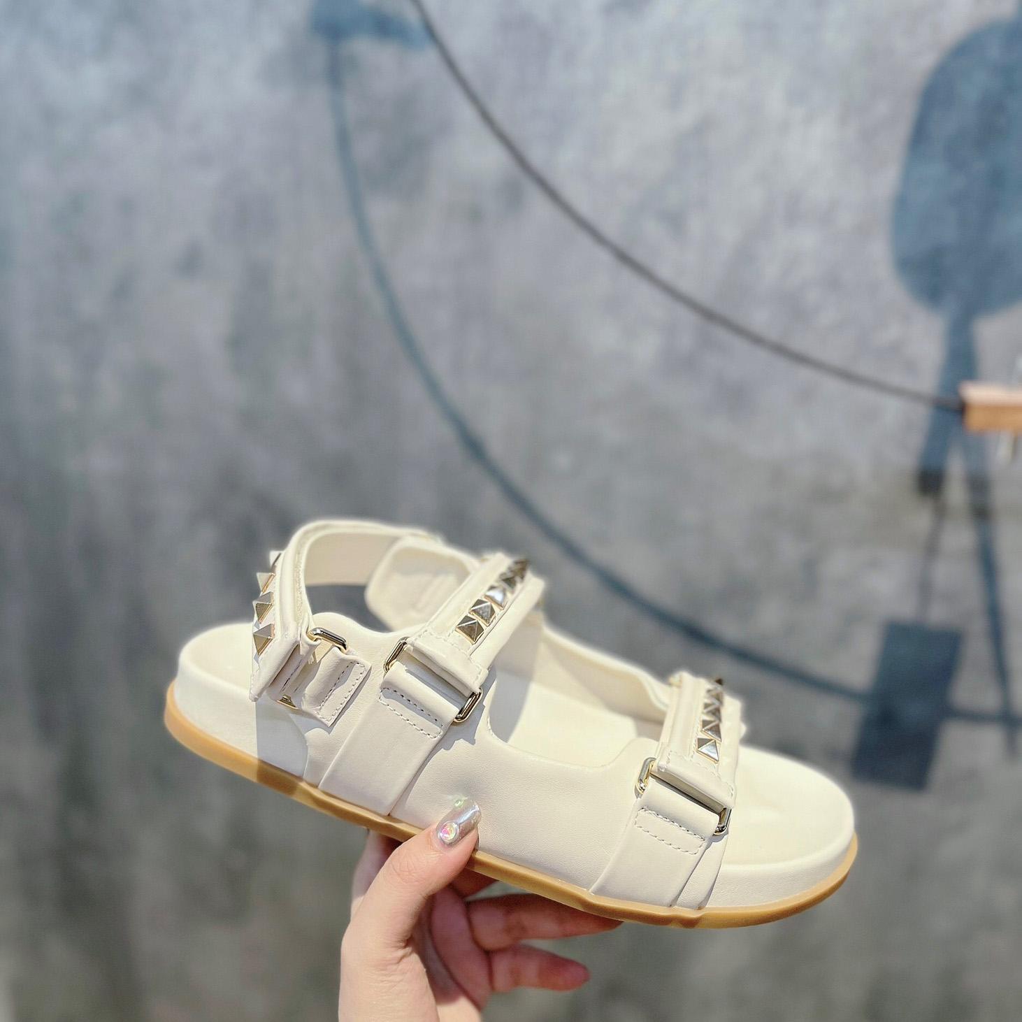 Valenti Garavani Rockstud Flat Sandal In Nappa Leather - DesignerGu