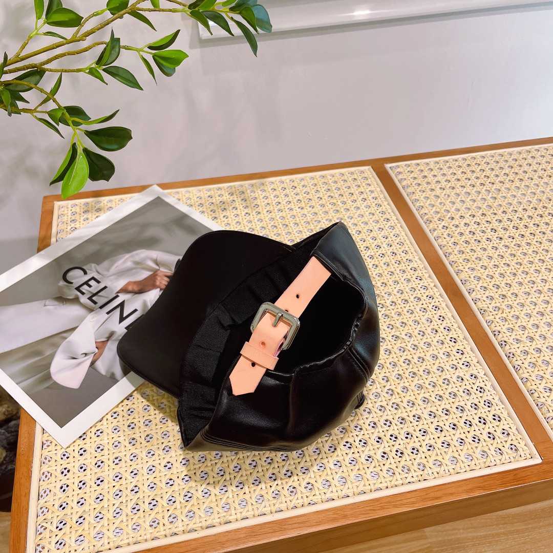 Louis Vuitton LV Pin Leather Cap    - 