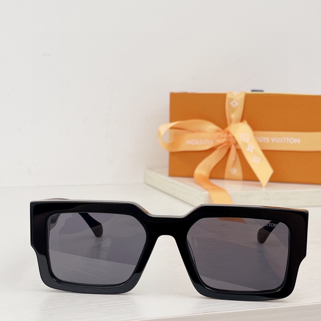 Louis Vuitton LV Clash Square Sunglasses   Z1580W - 