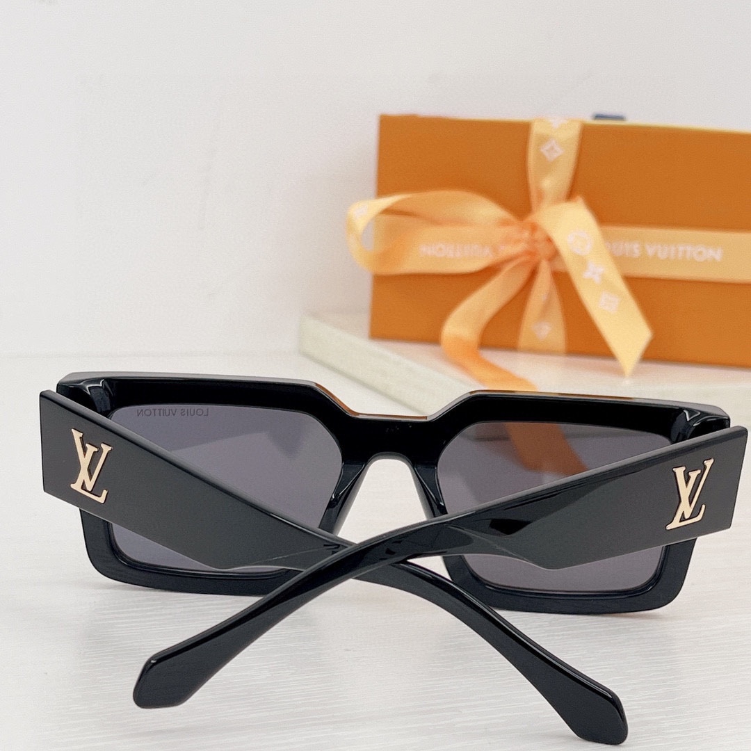 Louis Vuitton LV Clash Square Sunglasses   Z1580W - 