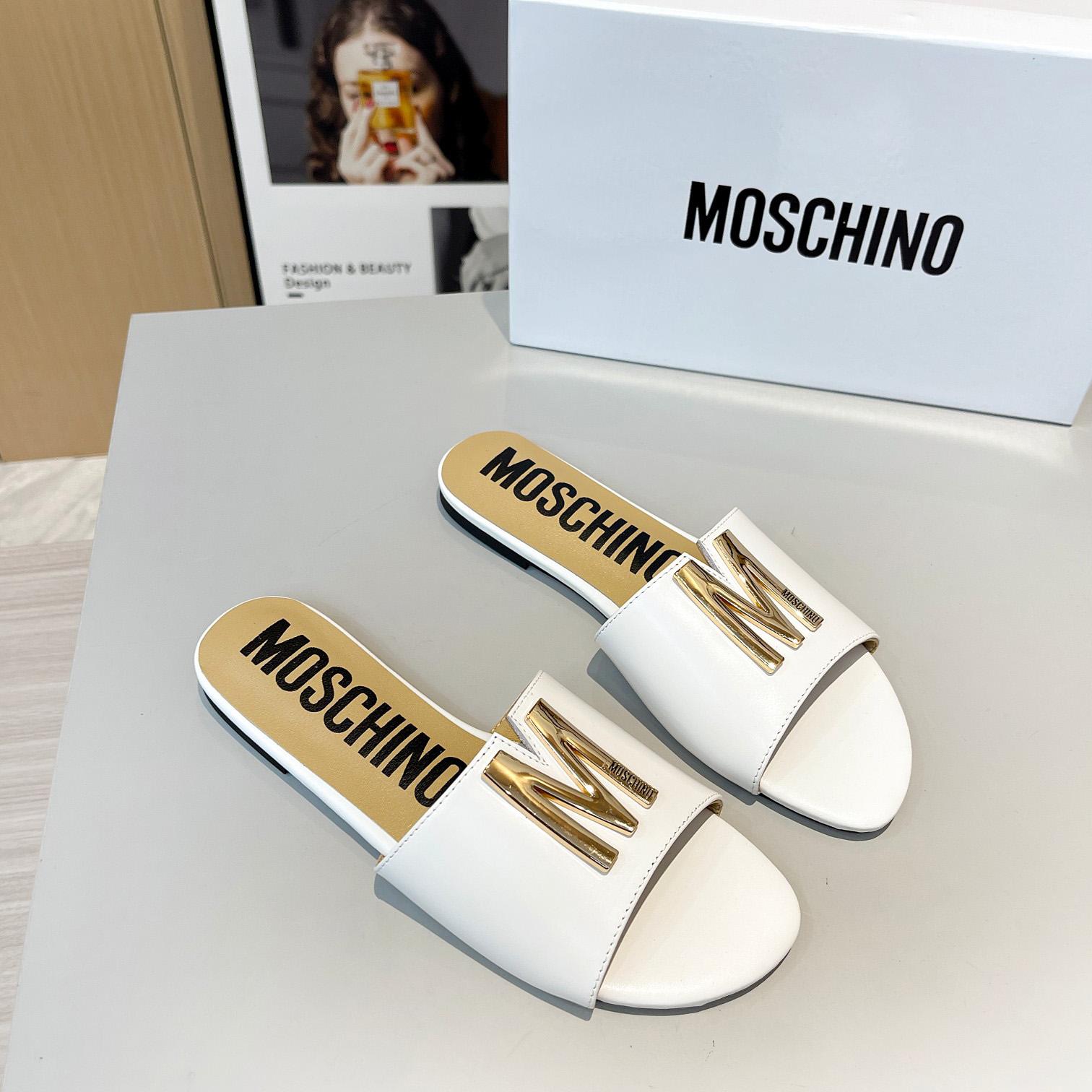 Moschino M Plaque Sandals - DesignerGu