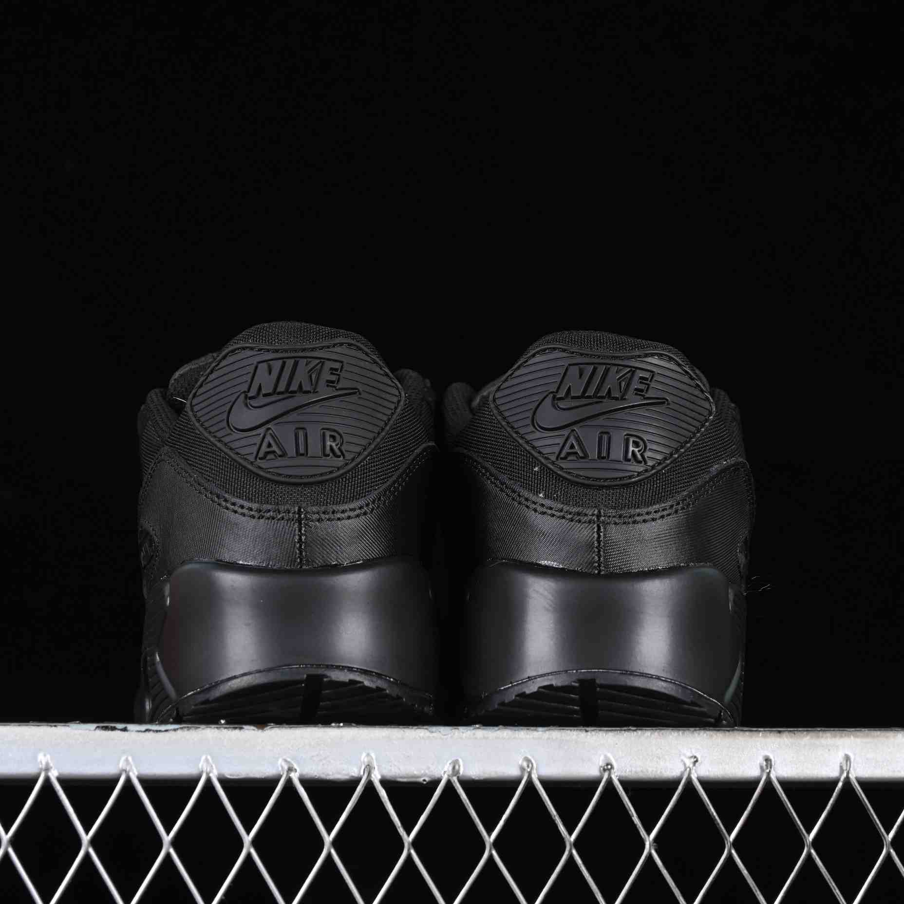 Nike Air Max 90 Sneakers     537384-090 - 