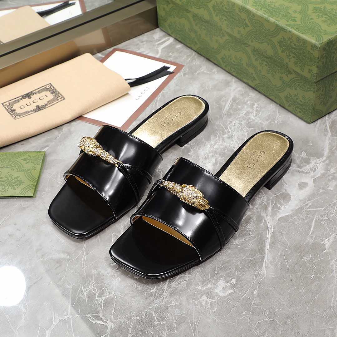 Gucci Women's Slide Sandal With Hardware - DesignerGu