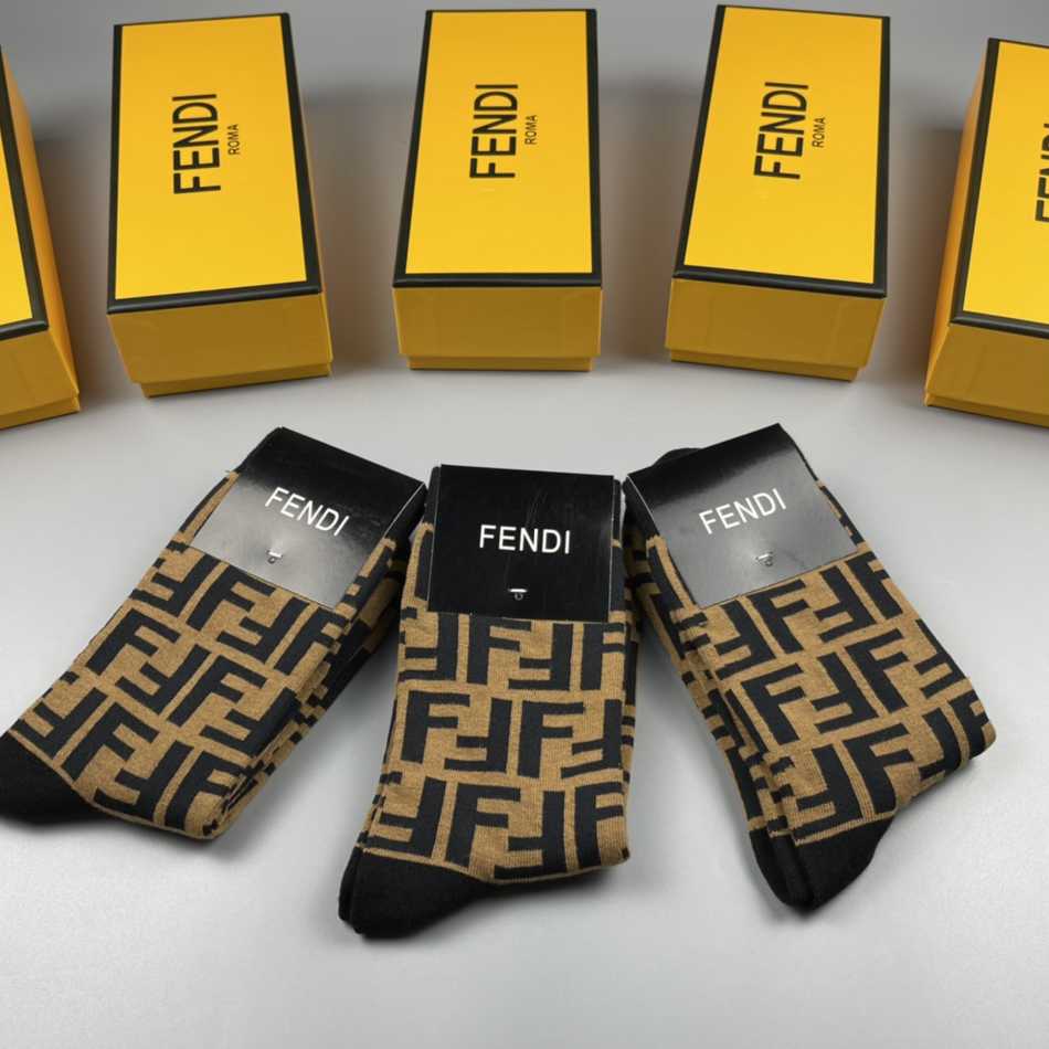 Fendi Socks /Box - DesignerGu