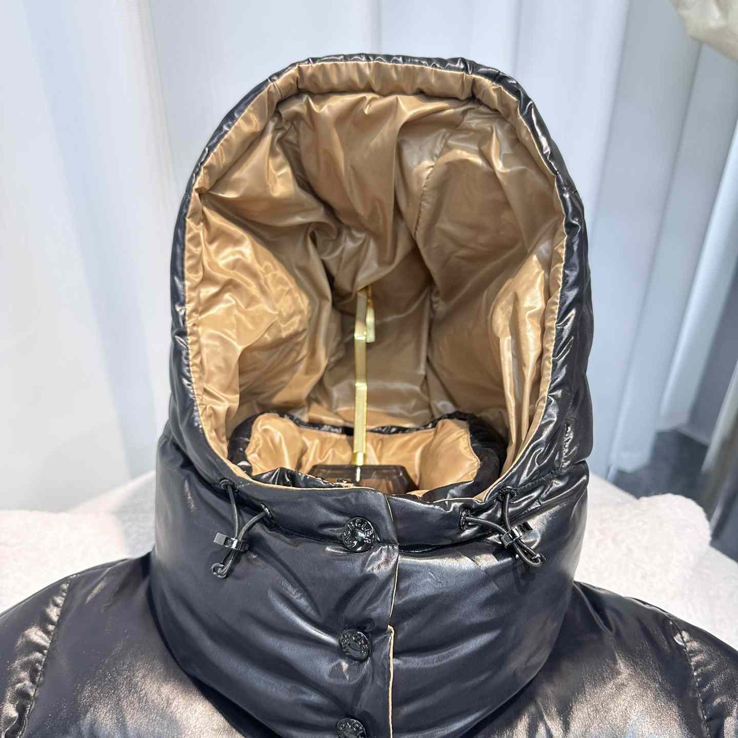 Moncler Parana Short Down Jacket - DesignerGu