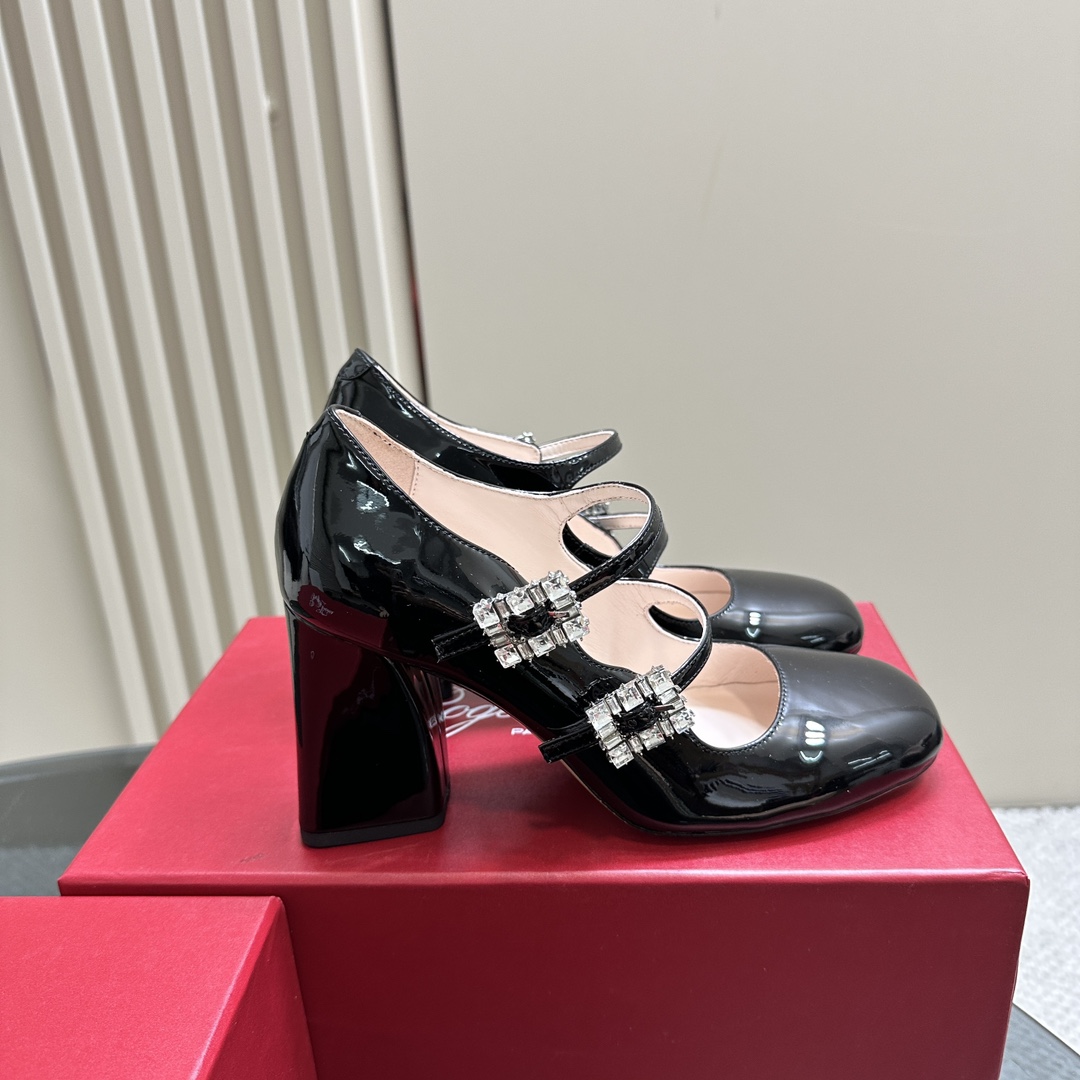 Roger Vivier Trés Vivier Strass Buckle Mini Babies Pumps In Patent Leather - DesignerGu