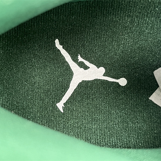 Air Jordan 11 Sneaker    CT8012-113 - 