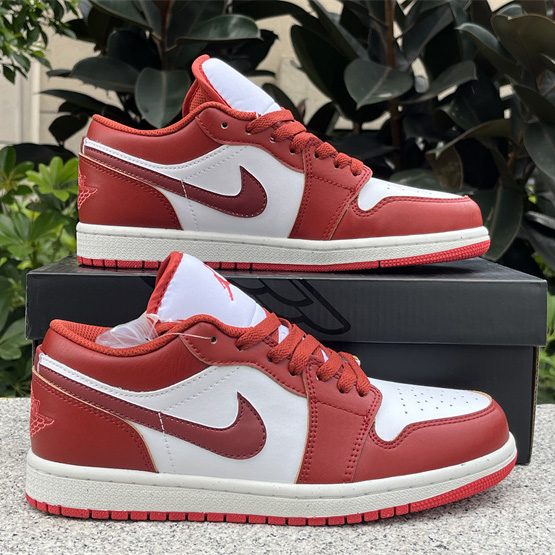 Air Jordan 1 Low Sneaker      FJ3459-160 - 