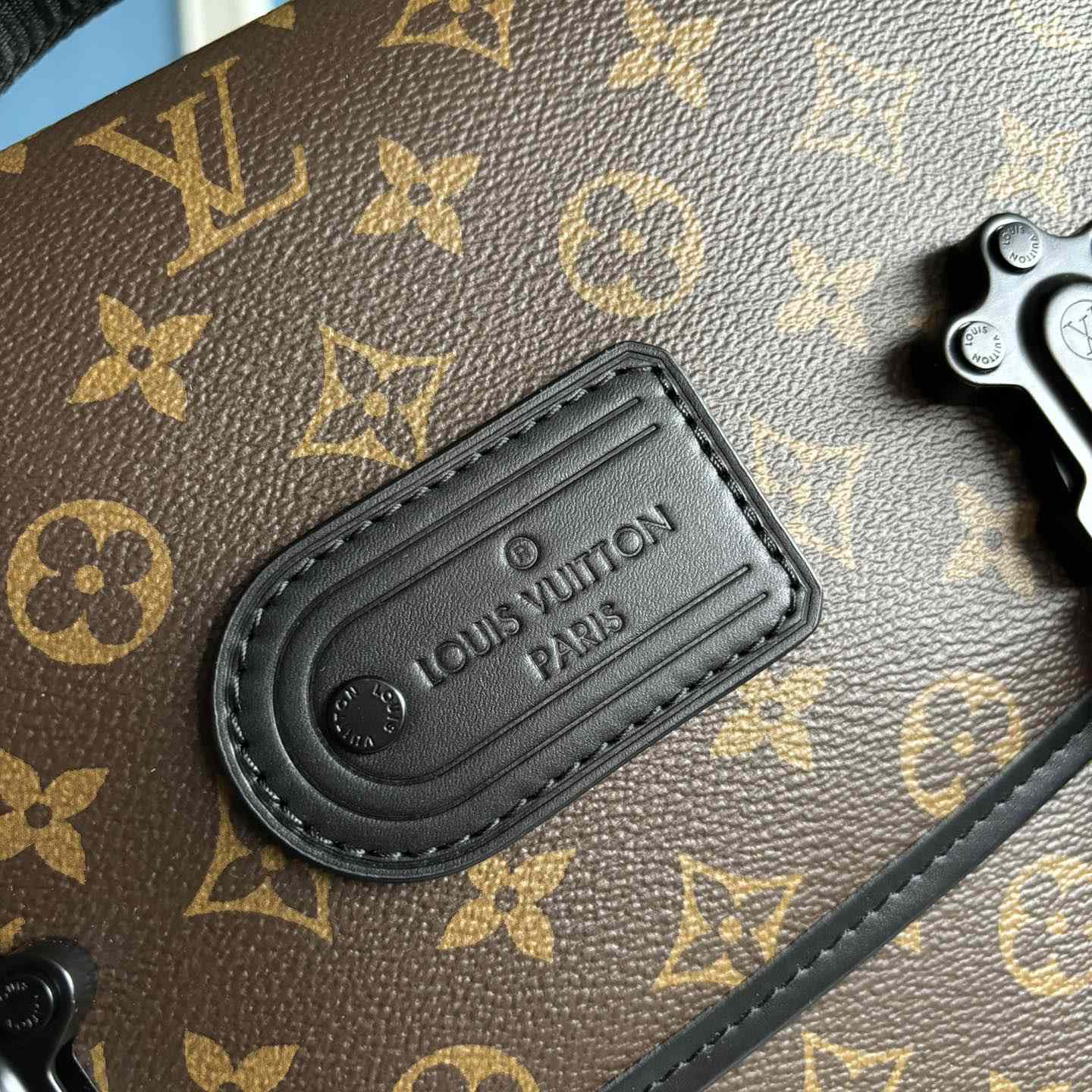 Louis Vuitton LV Trail Messenger          M46972 - DesignerGu