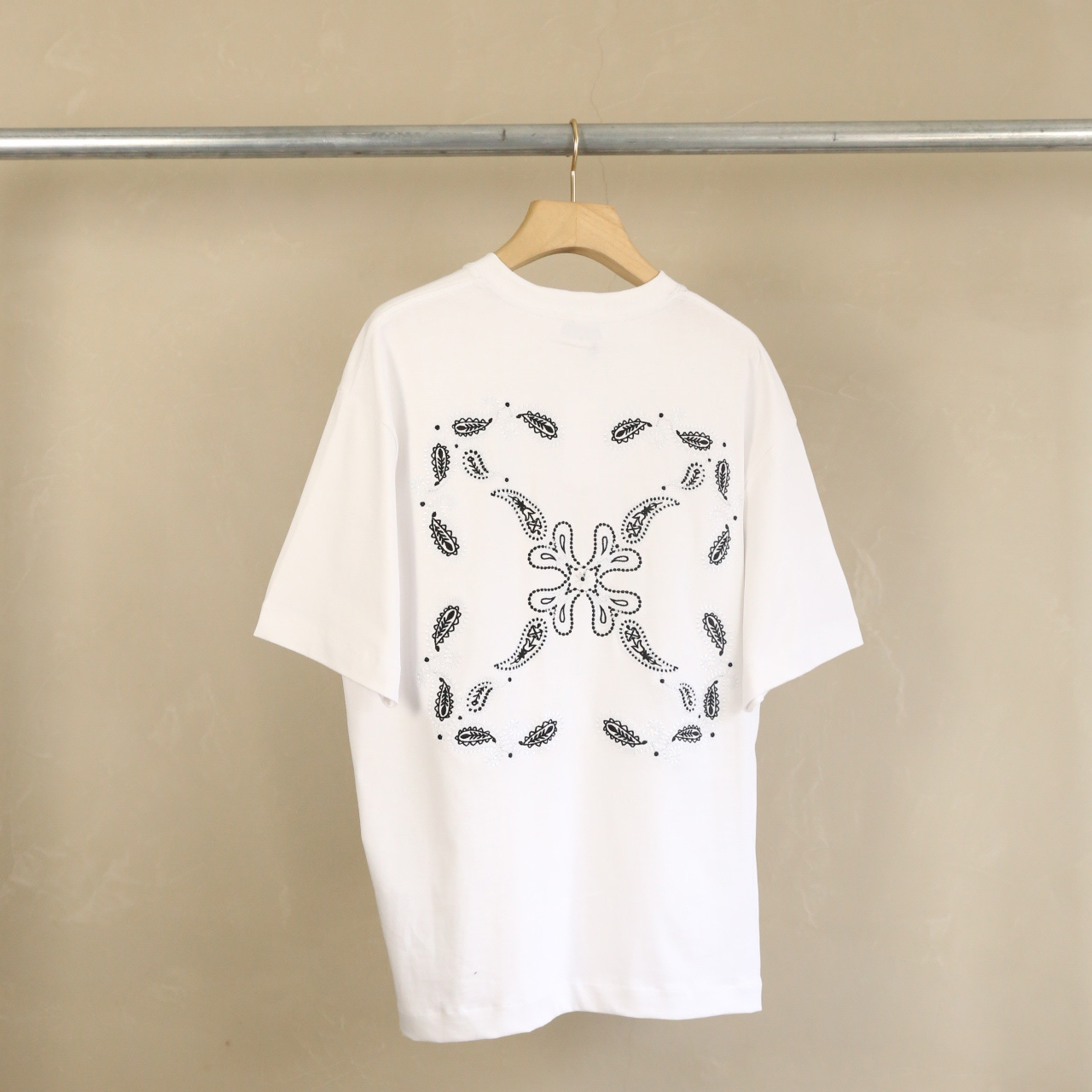 Off-White c/o Virgil Abloh Arrow Bandana T-shirt - DesignerGu