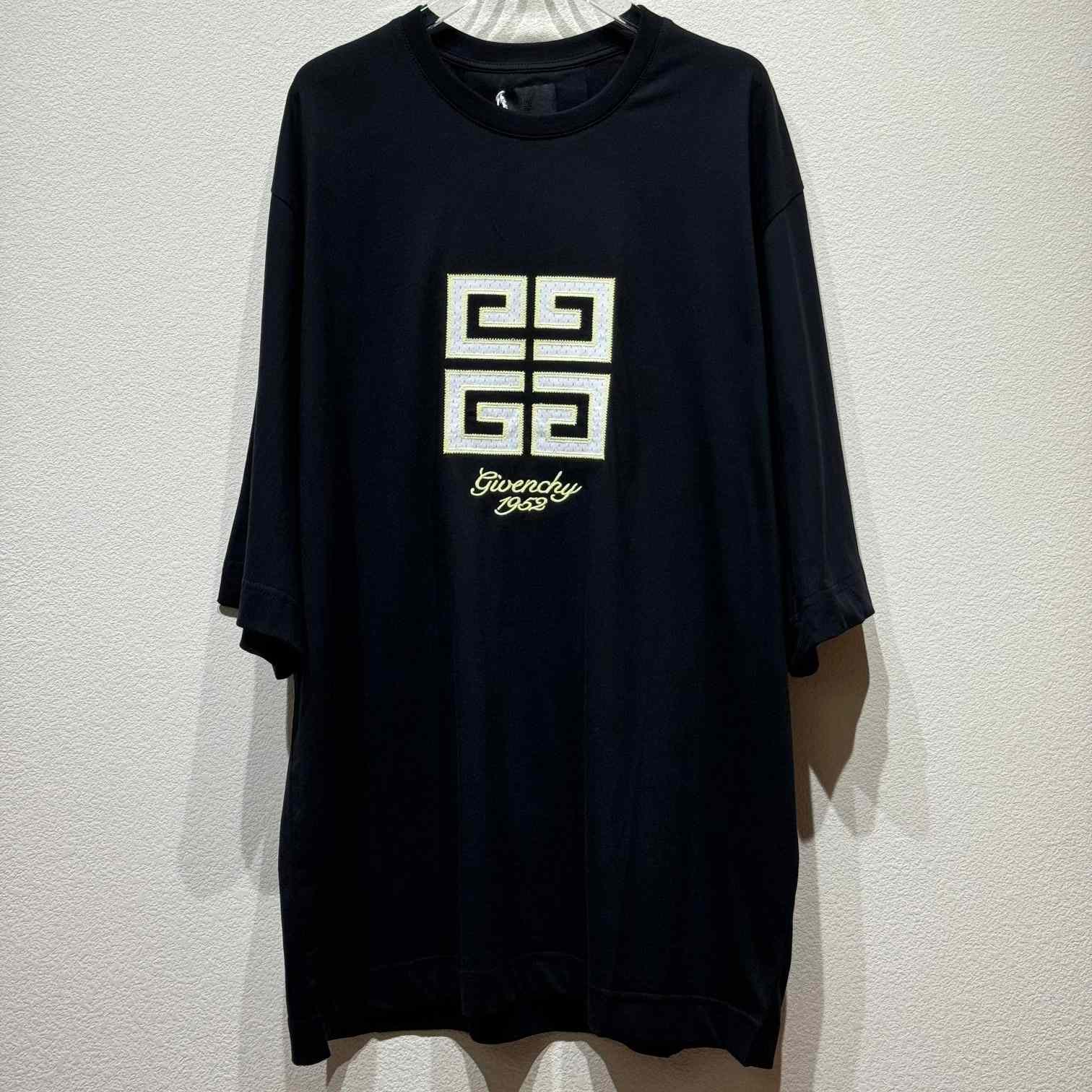 Givenchy 4G T-shirt In Cotton - DesignerGu