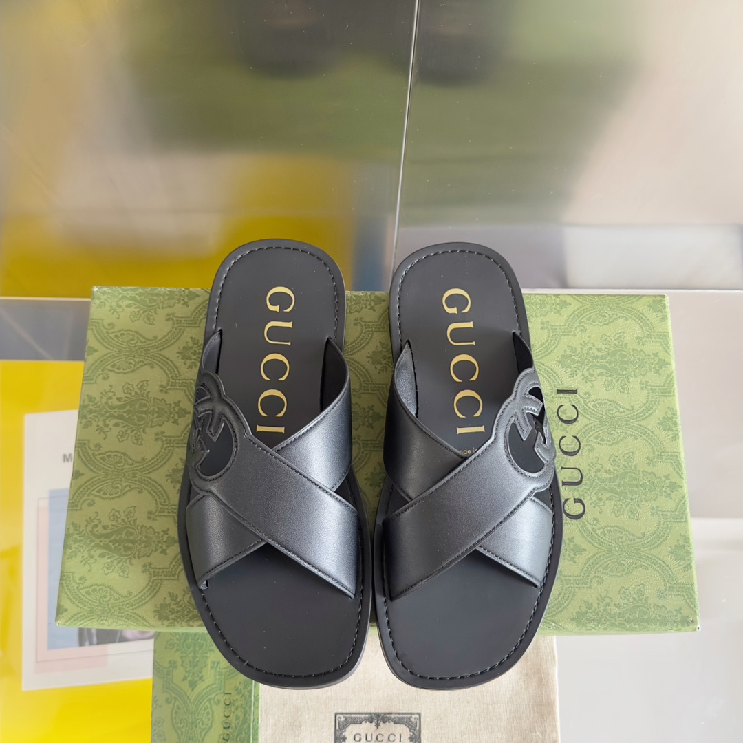 Gucci Men's Interlocking G Slide Sandal - DesignerGu