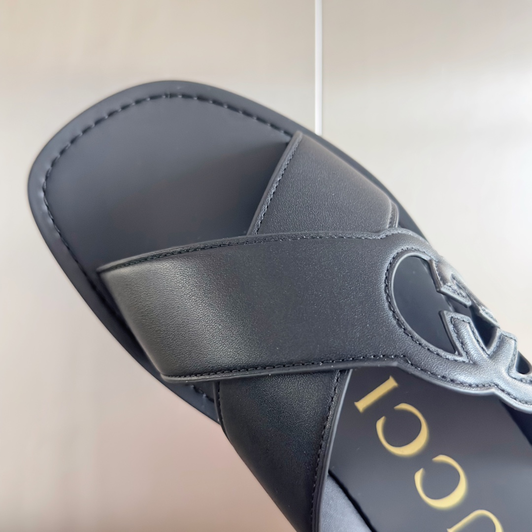 Gucci Men's Interlocking G Slide Sandal - DesignerGu