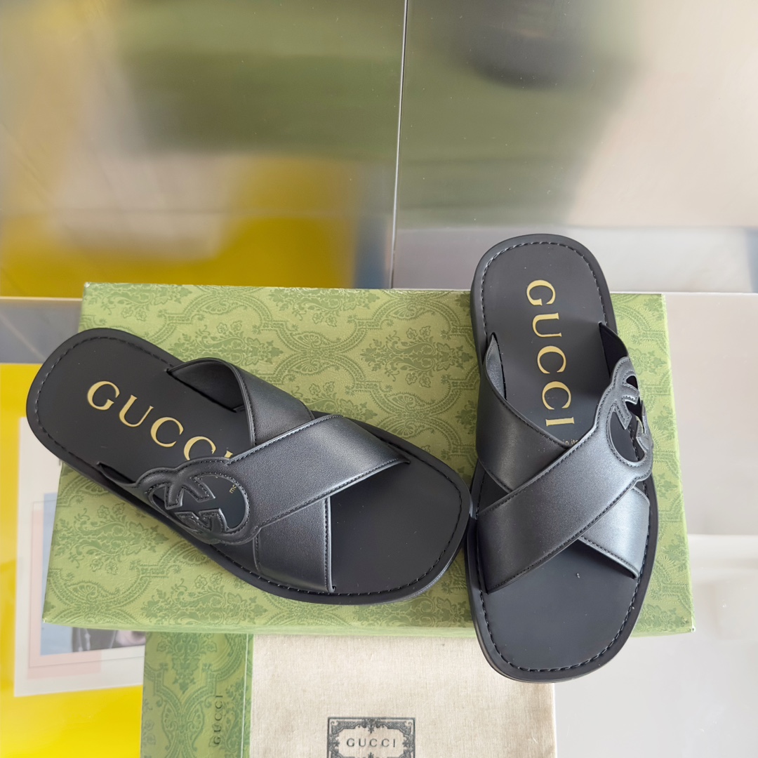 Gucci Men's Interlocking G Slide Sandal - DesignerGu