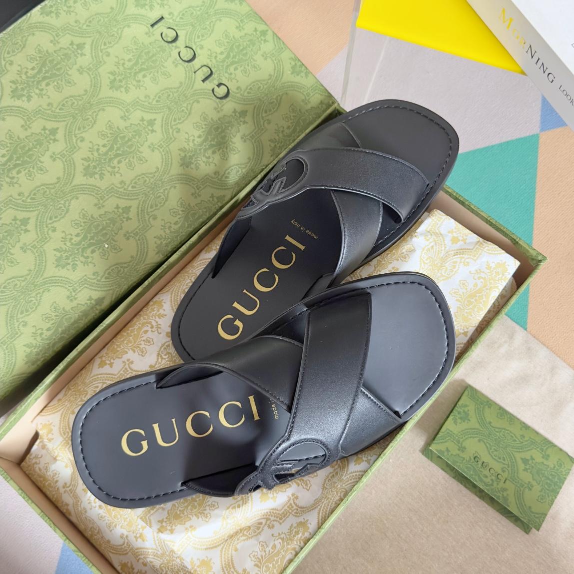 Gucci Men's Interlocking G Slide Sandal - DesignerGu