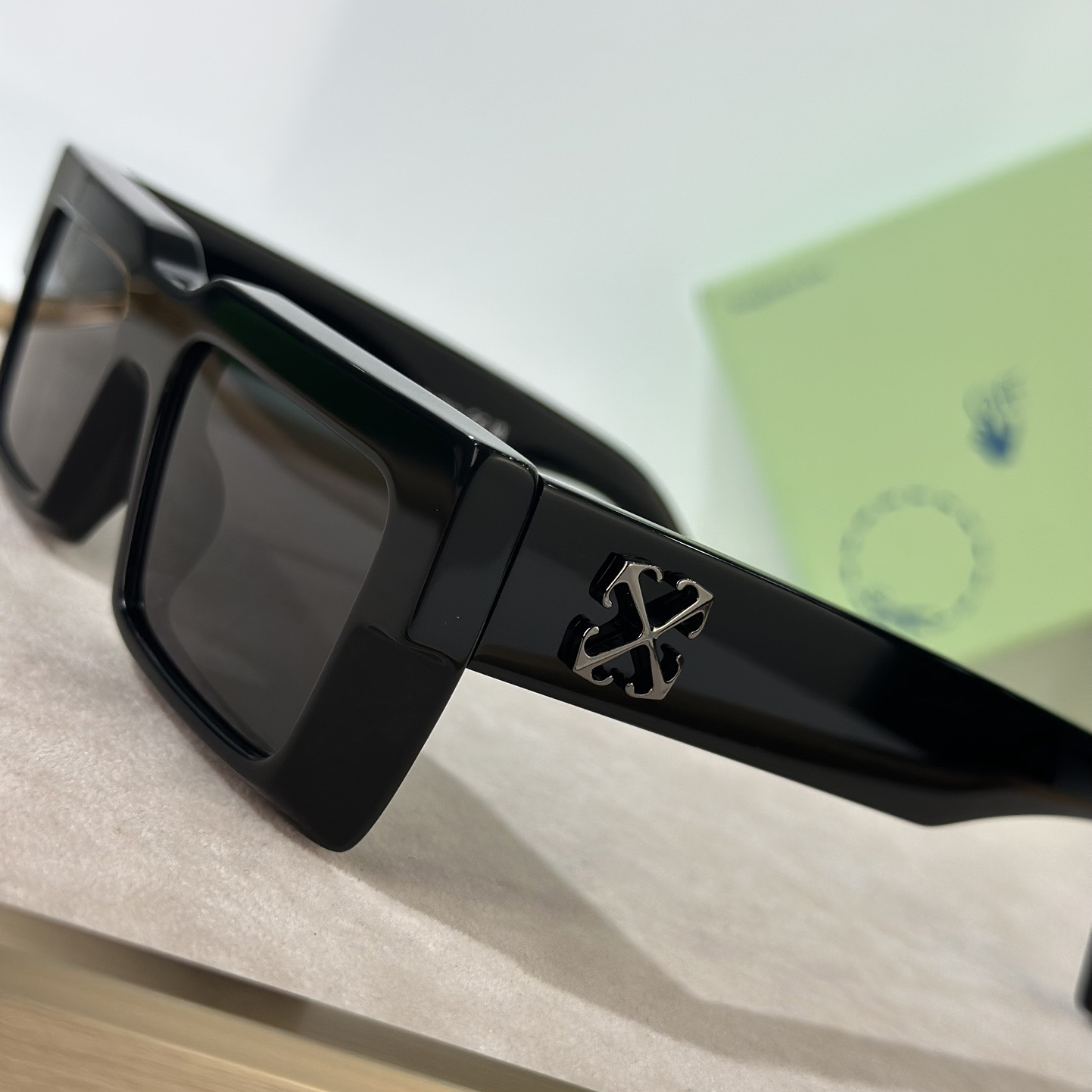 Off White Moberly Sunglasses      OERl114 - 
