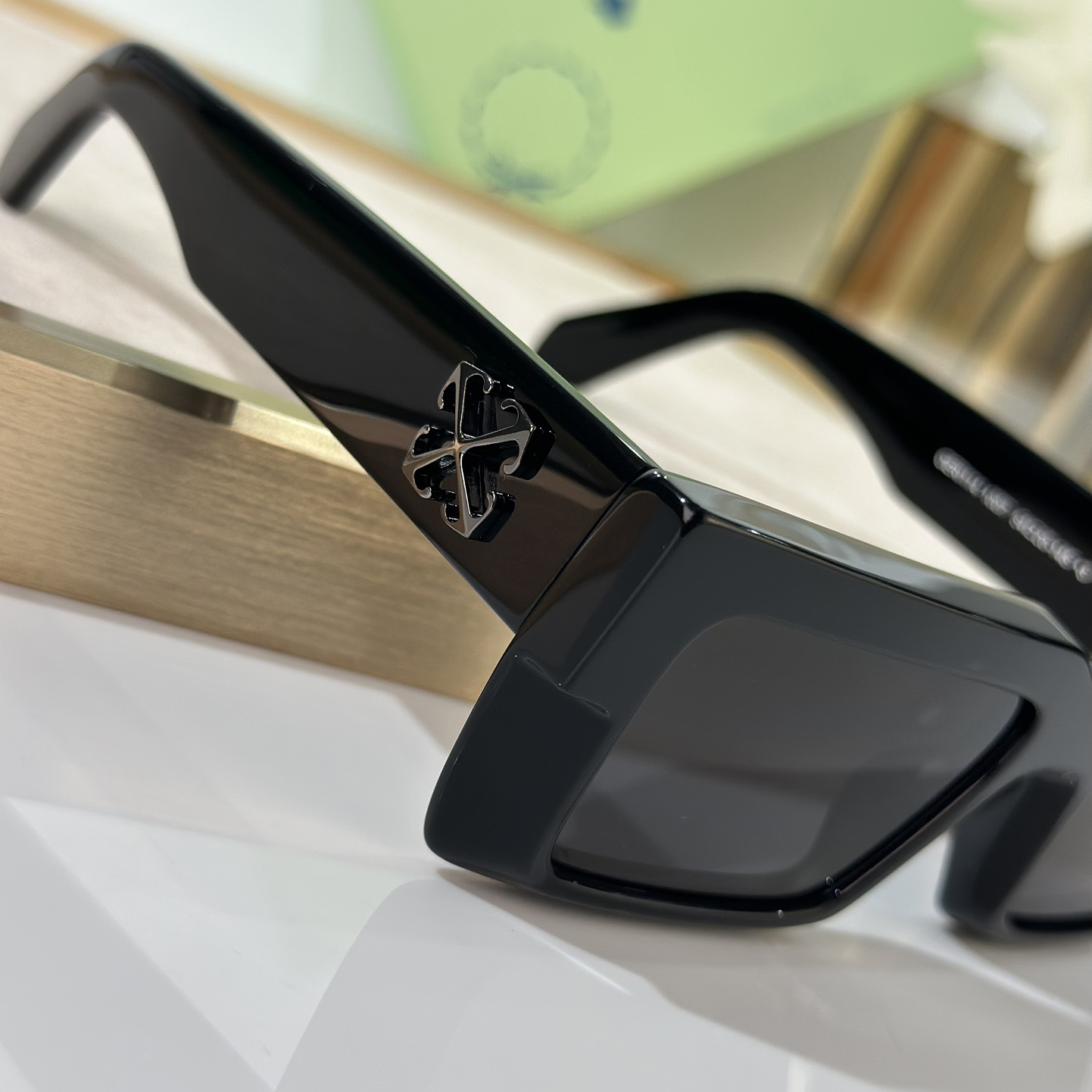 Off White Moberly Sunglasses      OERl114 - 