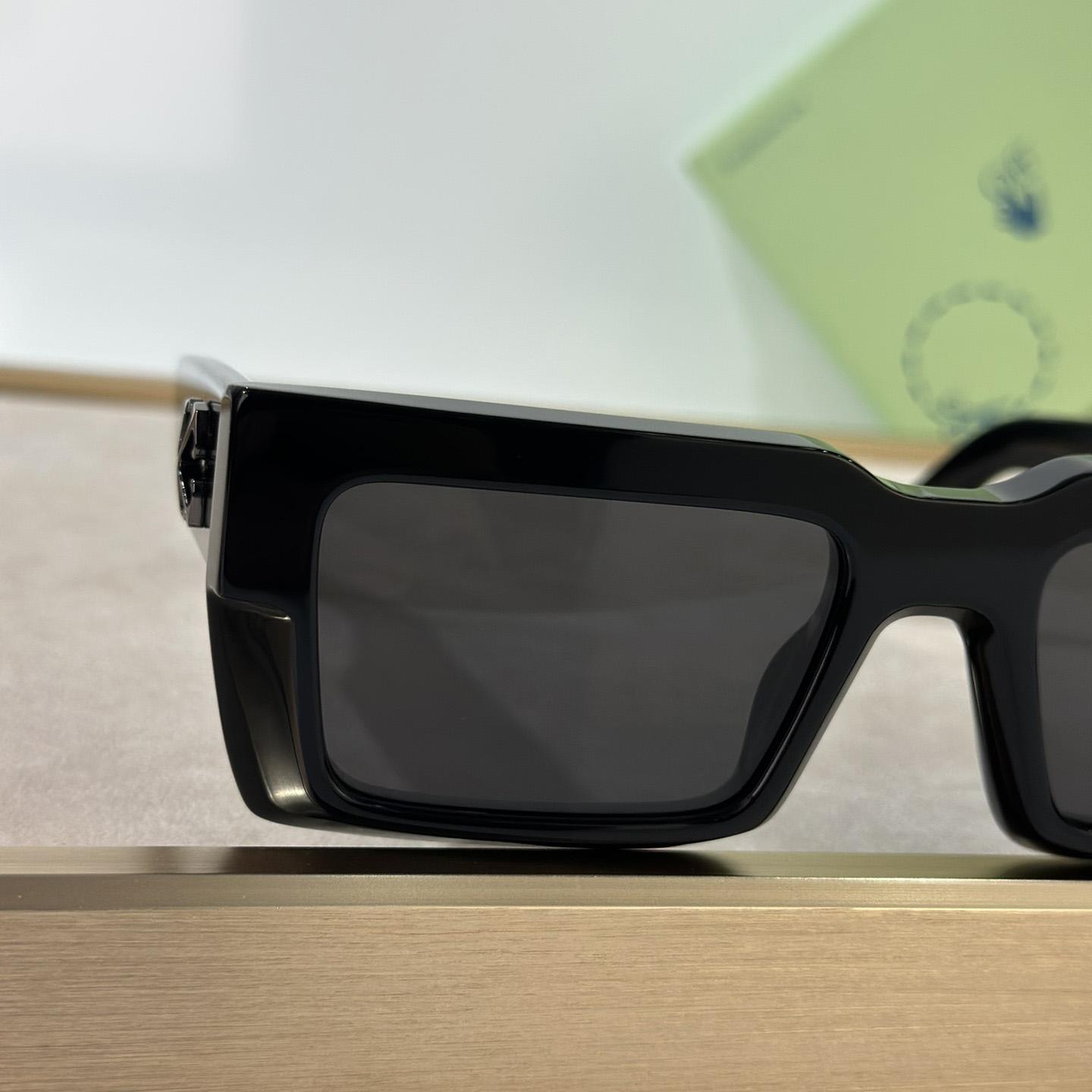 Off White Moberly Sunglasses      OERl114 - 