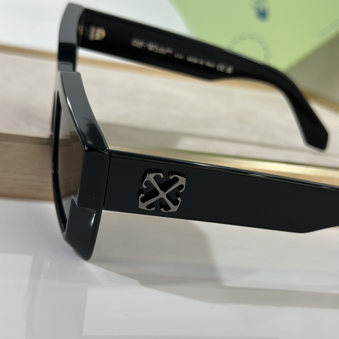 Off White Moberly Sunglasses      OERl114 - 