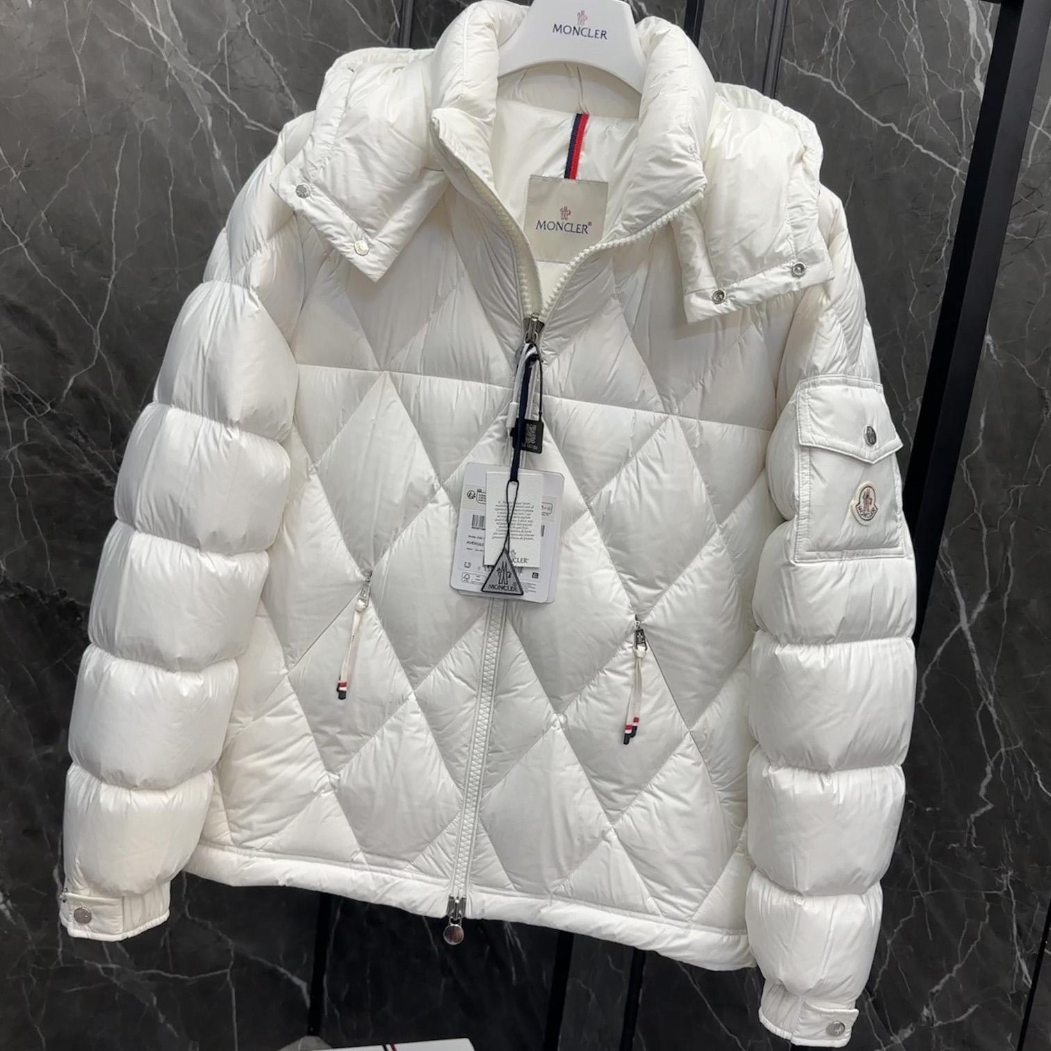 Moncler Averole Short Down Jacket - 