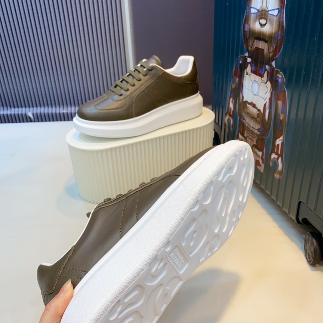 Alexander Mqueen Oversized Sneakers - 