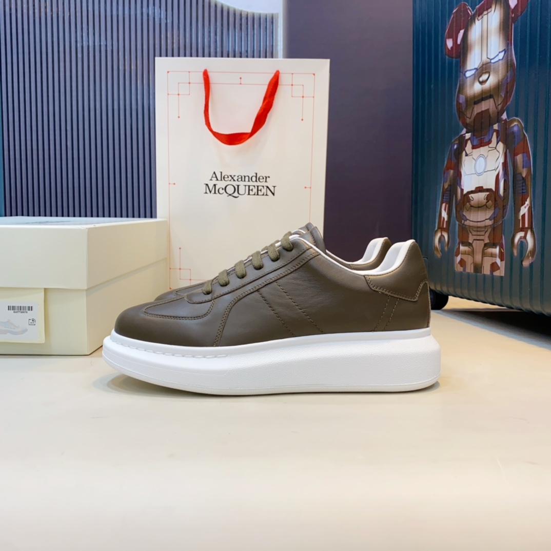 Alexander Mqueen Oversized Sneakers - 