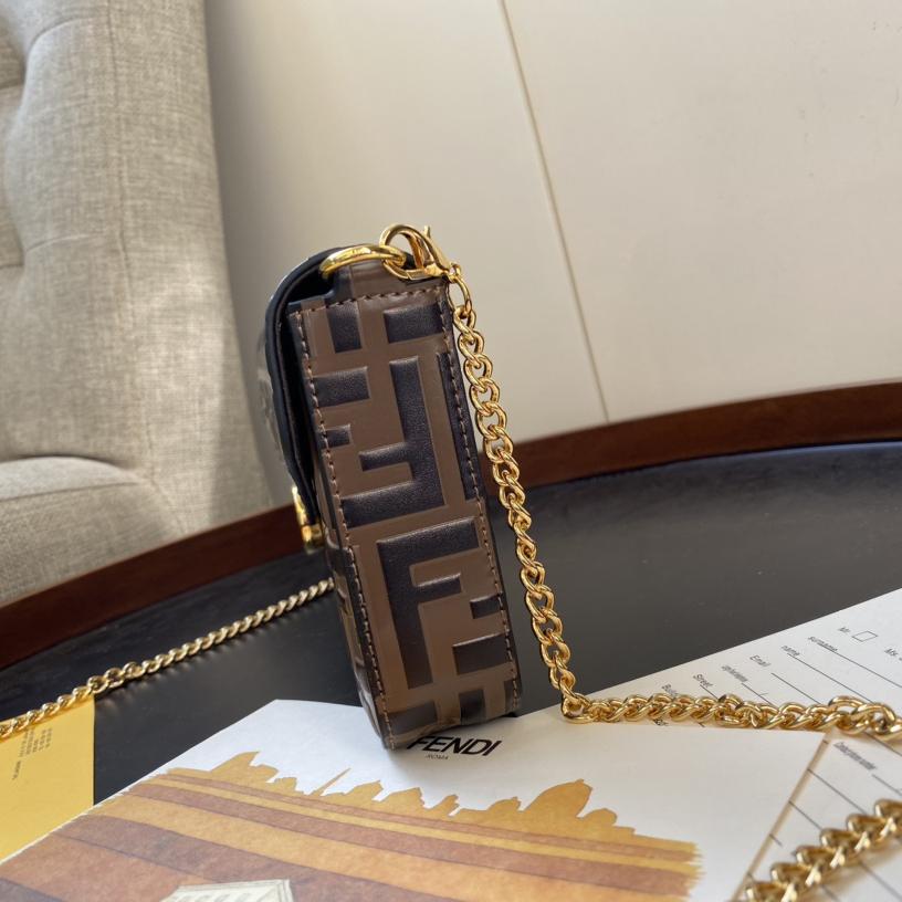 Fendi Envelope Clutch on Chain Zucca Embossed Leather （ 21-12-3.5cm ） - 