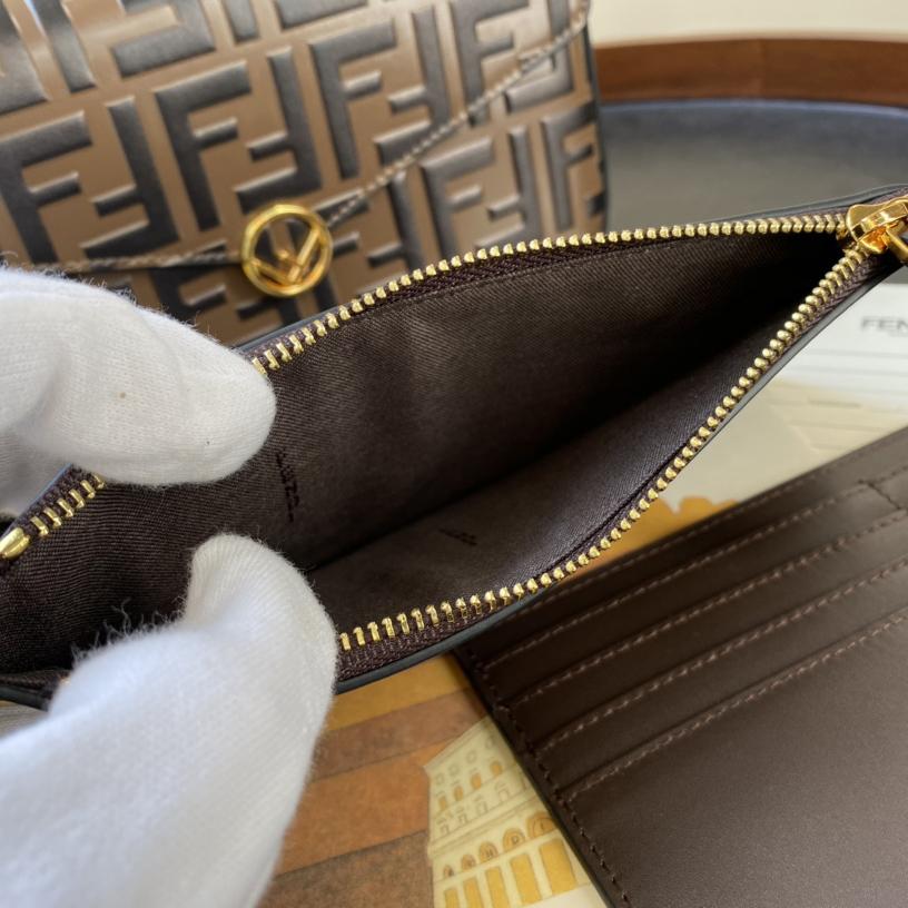 Fendi Envelope Clutch on Chain Zucca Embossed Leather （ 21-12-3.5cm ） - 