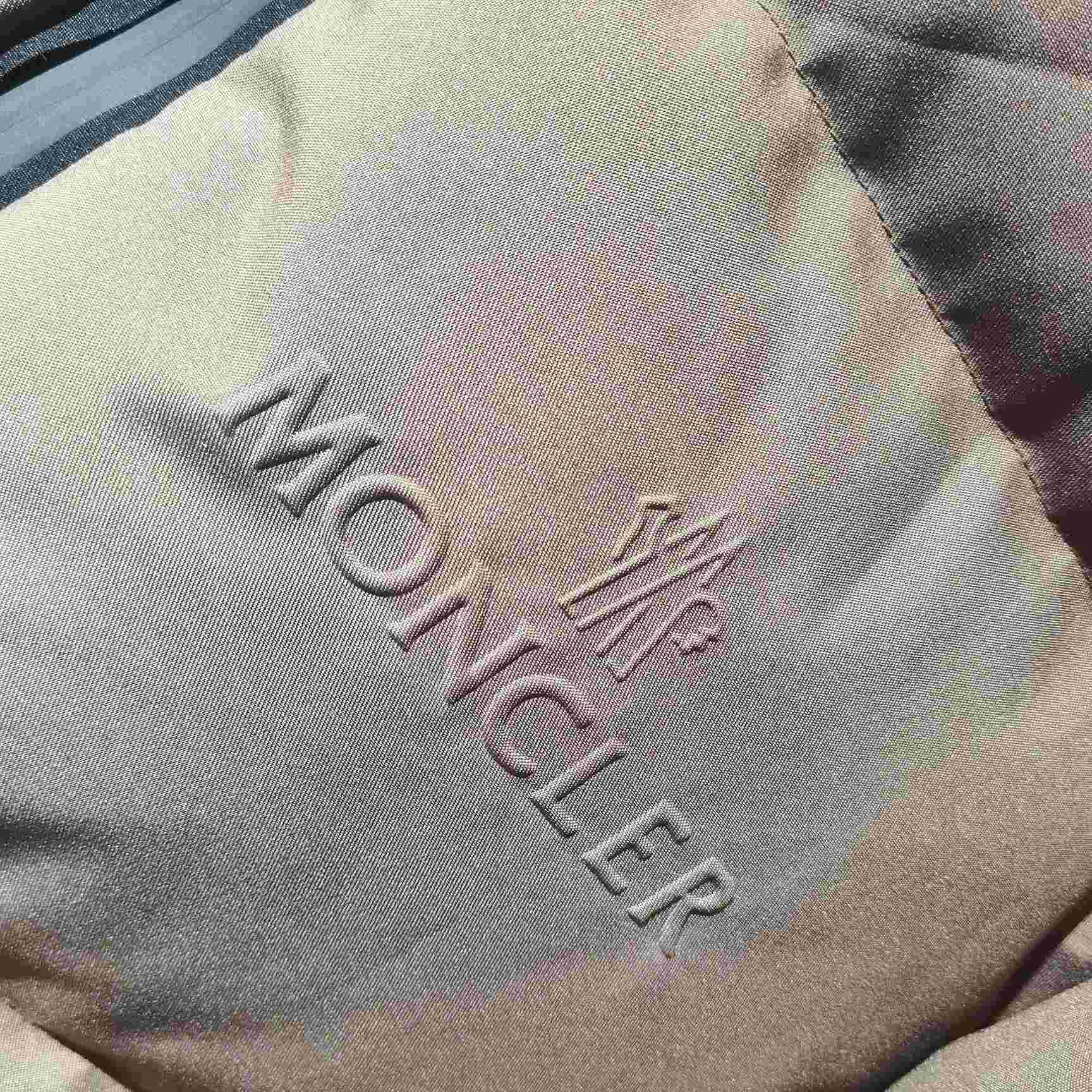 Moncler Misonet Short Down Jacket - 