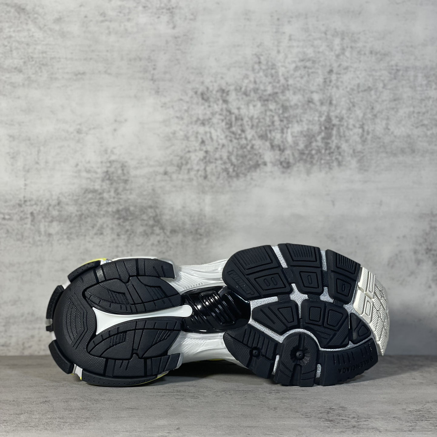 Balenciaga Runner 2.0 Sneaker In White, Yellow And Black Mesh And Polyurethane - 