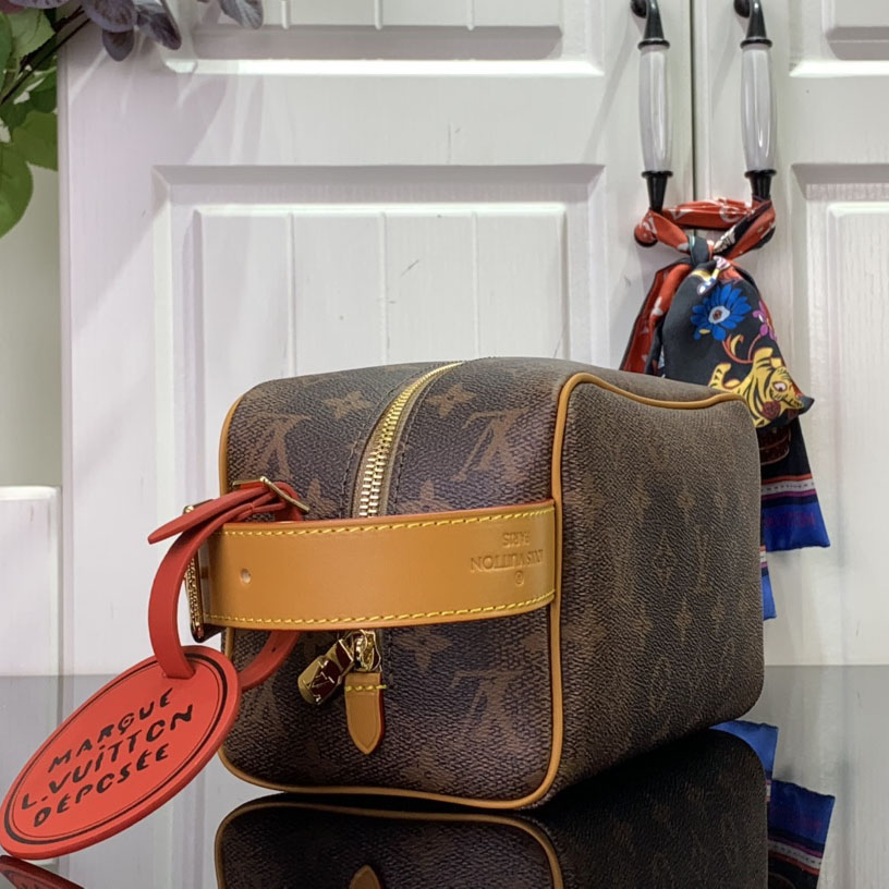 Louis Vuitton Locker Dopp Kit  M11765 - 